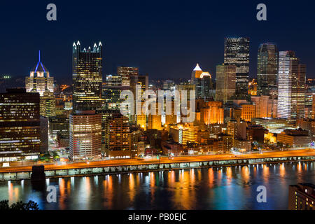 Centro di Pittsburgh oltre il Fiume Allegheny Pennsylvania USA Foto Stock