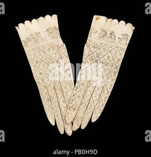I guanti. Cultura: Spagnolo. Data: 1800-1810. Moda Da bene lo spagnolo kid, questi guanti incarnano alta moda con un doppio tocco storico. Il modello di reticolo esprime la geometria del neo-risorto vocbulary design del periodo classico, mentre le figure nella parte superiore sono presi da una serie di incisioni di Jacques Callot (1592-1635) intitolato of figura Gobbi (Vari Gobbo Figure) ca. 1622., che William Konig (active ca. 1721) interpretato nelle stampe. Callot era un antenato del famoso couturieres parigino, le sorelle Callot. Museo: Metropolitan Museum of Art di New Yor Foto Stock
