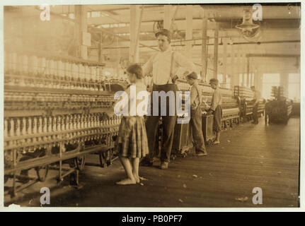 Un giovane spinner in Yazoo City (miss) Filato Mills. Ha detto che era di tredici, ma dubbia. Foto Stock