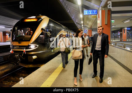 Leo Express, una privata ferrovia ceca e bus operator, inizierà ad operare sulla linea ferroviaria da Praga a Cracovia in Polonia, come del 20 luglio, con treni Foto Stock