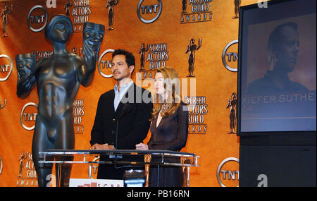 Le candidature sono state annunciate da Benjamin Bratt e Ellen Pompeo presso il Teatro SilverScreen al Pacific design in Los Angeles. 5 gennaio 2006.08 BrattBenjamin PompeoEll Red Carpet Event, verticale, STATI UNITI D'AMERICA, industria cinematografica, celebrità, fotografia, Bestof, arte cultura e intrattenimento, Topix celebrità moda / Verticale, meglio di, evento nella vita di Hollywood - California, moquette rossa e dietro le quinte, USA, industria cinematografica, celebrità, movie celebrità, personaggi televisivi, musica celebrità, fotografia, Bestof, arte cultura e intrattenimento, Topix, verticale, una persona, da anni , 2006 a Foto Stock