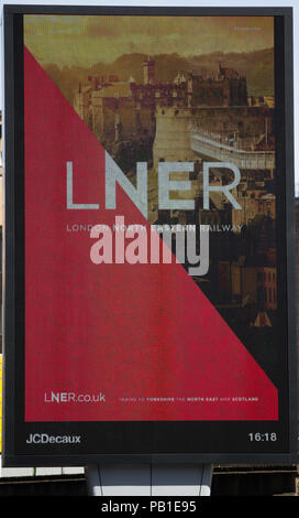 Annuncio per London North Eastern Railway (LNER), l'ora gestito dallo stato a est della linea costiera. Il governo ha preso il controllo della East Coast rail franchising da operatori privati Virgin Trains East Coast. Dotato di: atmosfera, vista in cui: London, England, Regno Unito quando: 24 giu 2018 Credit: Wheatley/WENN Foto Stock