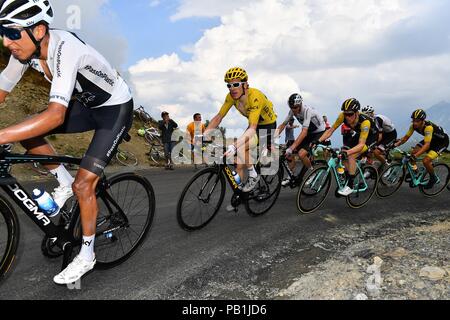 Team Sky della Geraint Thomas in azione durante la fase 17 del Tour de France 2018. Foto Stock