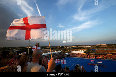 Vista generale dei tifosi inglesi durante la vitalità nazionale femminile Hockey World Cup Match presso la Lee Valley Hockey e Tennis Centre di Londra. PRESS ASSOCIATION Foto, Immagine Data: mercoledì 25 luglio, 2018. Foto di credito dovrebbe leggere: Steven Paston/filo PA. Foto Stock