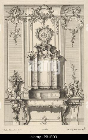 Elevazione a parete con un secretaire, da 'Schreibtische'. Artista: Franz Xavier Habermann (Tedesco, 1721-1796). Dimensioni: Piastra: 11 11/16 × 7 1/2 in. (29,7 × 19,1 cm). Editore: Johann Georg Hertel (tedesco, Augsburg ca. 1700-1775 Augusta). Data: ca. 1748-70. Parete alzata in stile rococò con un secretaire in centro. Il secretaire è coronato da un orologio ed è fiancheggiato da colonnine. Quello sulla sinistra porta un vaso, mentre su quello di destra due putti sono collocati. Museo: Metropolitan Museum of Art di New York, Stati Uniti d'America. Foto Stock