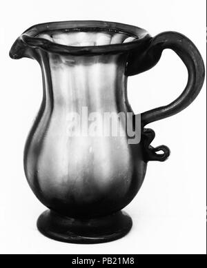 Creamer. Cultura: British, probabilmente. Dimensioni: H. 4 1/4 in. (10,8 cm). Data: 1780-1820. Museo: Metropolitan Museum of Art di New York, Stati Uniti d'America. Foto Stock