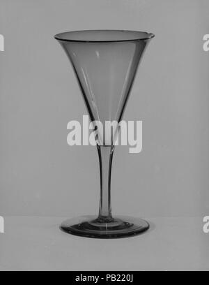 Sherry di vetro. Cultura: American. Dimensioni: H. 4 3/8 in. (11,1 cm). Maker: probabilmente il New England Glass Company (American, East Cambridge, Massachusetts, 1818-1888). Data: ca. 1888. Museo: Metropolitan Museum of Art di New York, Stati Uniti d'America. Foto Stock