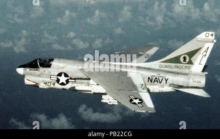 A-7E Corsair II VA-105 in volo 1982. Foto Stock