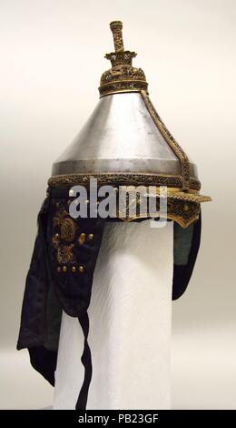 Armor. Cultura: Cinese. Dimensioni: casco (a); H. inclusi nuca difesa 20 3/4 in. (52,7 cm); H. escludendo la nuca difesa 11 1/4 in. (28,6 cm); W. 8 1/4 in. (21 cm); D. 10 a. (25,4 cm); Wt. 3 lb. 14,3 oz. 1766.2 (g). Data: XVIII secolo. Museo: Metropolitan Museum of Art di New York, Stati Uniti d'America. Foto Stock