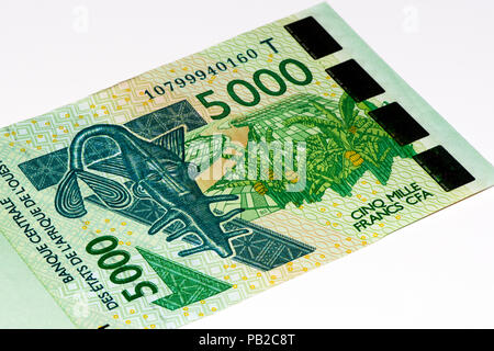 5000 Franco CFA bank nota. Franco CFA è utilizzato in 14 paesi africani. Foto Stock