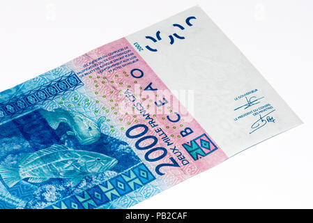 2000 Franco CFA bank nota. Franco CFA è utilizzato in 14 paesi africani. Foto Stock