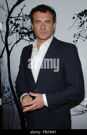 Julian McMahon arrivando a la premonizione premiere al Arclight Theatre di Los Angeles. 3/4 il contatto visivo McMahonJulian108 Red Carpet Event, verticale, STATI UNITI D'AMERICA, industria cinematografica, celebrità, fotografia, Bestof, arte cultura e intrattenimento, Topix celebrità moda / Verticale, meglio di, evento nella vita di Hollywood - California, moquette rossa e dietro le quinte, USA, industria cinematografica, celebrità, movie celebrità, personaggi televisivi, musica celebrità, fotografia, Bestof, arte cultura e intrattenimento, Topix, verticale, una persona, da anni , 2006 al 2009, inchiesta tsuni@Gamma-USA.com - Tre quarti Foto Stock