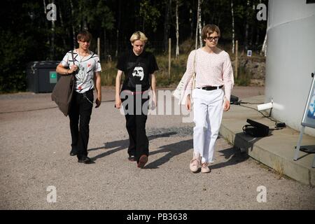 Helsinki, Finlandia. Il 24 luglio, 2018. Chic showgoers partecipando a Helsinki la settimana della moda - Luglio 24, 2018 - Credit: Pista Manhattan | in tutto il mondo di utilizzo/dpa/Alamy Live News Foto Stock