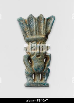 Faience amuleto di immagine di Bes. Cultura: egiziana. Dimensioni: H.: 1 7/8 in. (4.7 cm). Data: ca. 1090-900 A.C.. Amulet, Bes. Museo: Metropolitan Museum of Art di New York, Stati Uniti d'America. Foto Stock