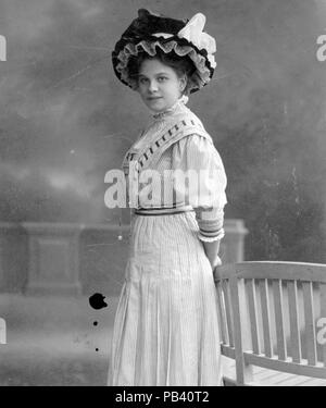 1220 ritratto, donna, cappello, studio Fortepan 4343 Foto Stock