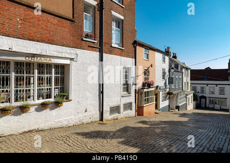 Lymington Hmapshire Inghilterra Luglio 23, 2018 di vecchi edifici in banchina Hill Foto Stock