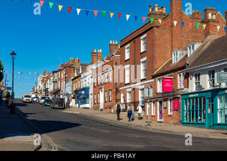 Lymington Hmapshire Inghilterra Luglio 23, 2018 vecchi edifici su High Street Foto Stock