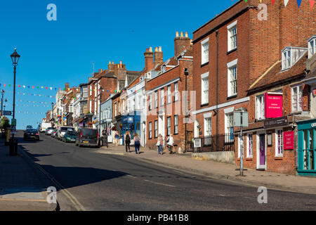 Lymington Hmapshire Inghilterra Luglio 23, 2018 vecchi edifici su High Street Foto Stock