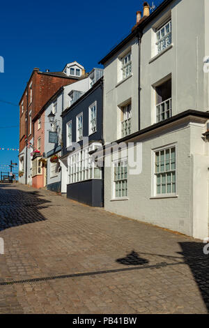 Lymington Hmapshire Inghilterra Luglio 23, 2018 di vecchi edifici in banchina Hill Foto Stock