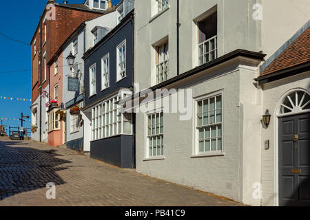 Lymington Hmapshire Inghilterra Luglio 23, 2018 di vecchi edifici in banchina Hill Foto Stock