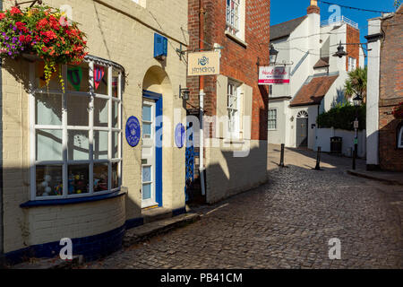 Lymington Hmapshire Inghilterra Luglio 23, 2018 di vecchi edifici in banchina Hill Foto Stock