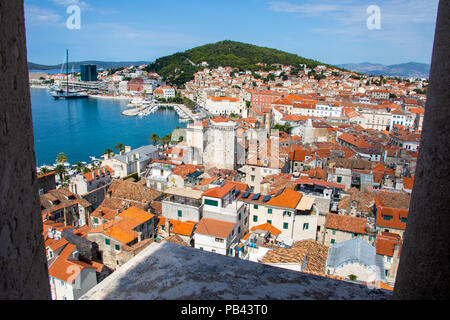 Torre veneziana o Mletačka kula dal campanile della cattedrale, città vecchia, Split, Croazia Foto Stock