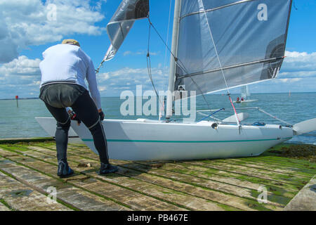 Barche a vela a Tankerton, vicino a Whitstable, Kent, Regno Unito. Foto Stock