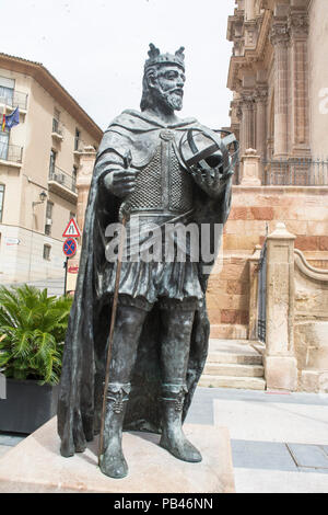 Statua di Alfonso X in Plaza de Espana nella città spagnola di Lorca Murcia Spagna Foto Stock