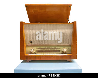 Vintage radiogramma in legno isolato su whitebackground Foto Stock