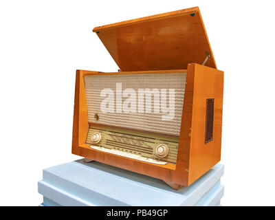 Vintage radiogramma in legno isolato su whitebackground Foto Stock