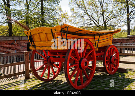 Il vecchio carro restaurato e in mostra al Temple Newsam Leeds Foto Stock