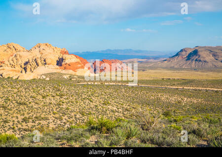 Il Red Rock Canyon vicino a Las Vegas, Nevada. Viste dal Red Rock Canyon, Nevada. Rocky il paesaggio del deserto al tramonto, il Red Rock Canyon National Recreation Area Foto Stock