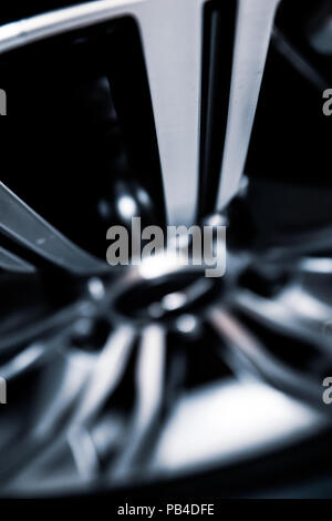 Auto Sportive cerchione con focus sul primo piano. Foto Stock