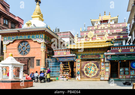 Jangchup Drubgon Choeling Gompa, un Buddismo tibetano monastero accanto a Kathesimbhu Stupa, Kathmandu, Nepal Foto Stock