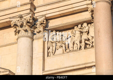 Milano, Italia - 3 Novembre 2017: dettagli architettonici di San Fedele Chiesa di Milano su un giorno di caduta, gesuita italiano cattolica edificio religioso Foto Stock