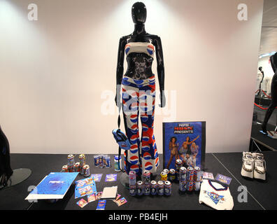 Voci sul display presso le Spice Girls mostra al Business Design Centre nel nord di Londra. Foto Stock