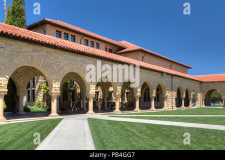 STANFORD, STATI UNITI - 6 Luglio: Memorial Corte alla storica Università di Stanford. Foto Stock