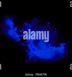Blu porpora gli spruzzi di vernice su sfondo nero. Illustrazione astratta Foto Stock