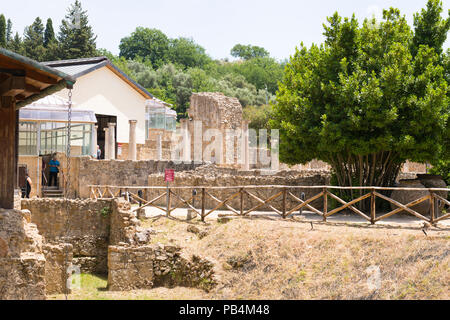 Sicilia Italia Piazza Amerina Villa Romana del Casale di lusso antica Villa Romana del patrimonio mondiale Unesco 3rd/iv secolo nel cortile di entrata pilastri Foto Stock