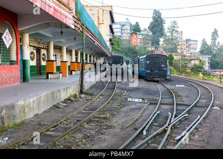 Miniatura in treno alla stazione di Darjeeling, India. Foto Stock