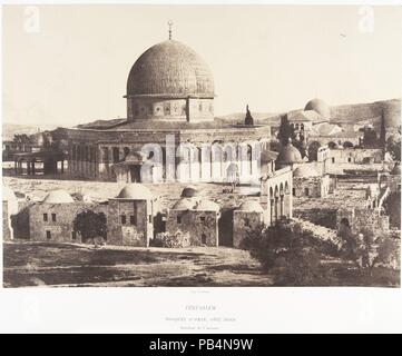 Jérusalem, mosquée d'Omar, côté Nord, Intérieur de l'enceinte. Artista: Auguste Salzmann (Francese, 1824-1872). Dimensioni: Immagine: 23,4 x 32,8 cm (9 3/16 x 12 15/16 in.). Montaggio: 44,5 x 59,8 cm (17 1/2 x 23 9/16 in.). Stampante: Imprimerie photographique de Blanquart-Évrard, à Lille (francese, attivo 1851-55). Data: 1854. Museo: Metropolitan Museum of Art di New York, Stati Uniti d'America. Foto Stock