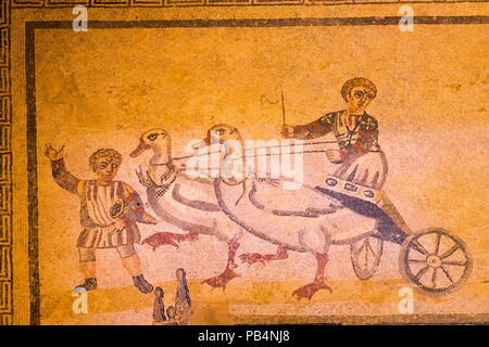 Sicilia Italia Piazza Amerina Villa Romana del Casale Villa Romana del patrimonio mondiale Unesco 3rd/iv secolo mosaici pavimentali vestibolo del piccolo circo Foto Stock