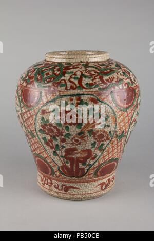 Vaso. Cultura: la Cina. Dimensioni: H. 8 3/4 in. (22,2 cm). Museo: Metropolitan Museum of Art di New York, Stati Uniti d'America. Foto Stock