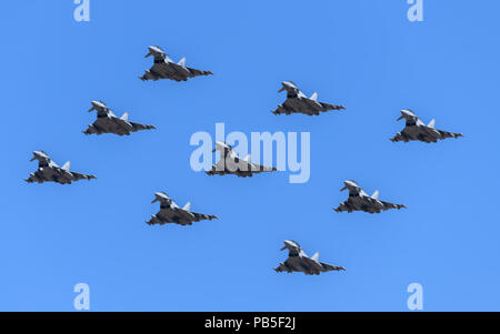 Nove caccia Eurofighter Typhoon in formazione Foto Stock