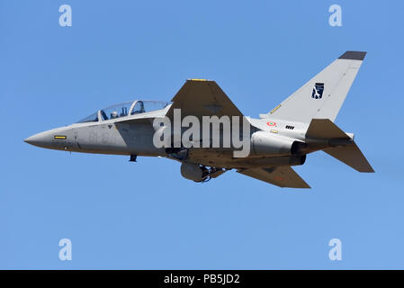 Leonardo Alenia Aermacchi M-346 Master è un militare di twin-motore trainer transonico aeromobili. Originariamente co-sviluppato con Yakovlev come gli Yak/AEM-130 Foto Stock