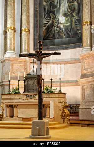Fatima, Portogallo - 3 Ottobre 2011 - Crocifisso in legno dalla vecchia chiesa di Nostra Signora di Fatima Foto Stock