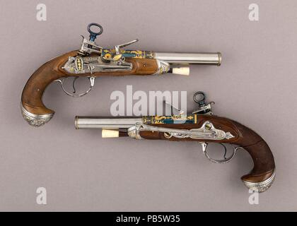 Coppia di pistole con Flintlocks a Las tres Modas. Cultura: spagnolo, Eibar. Dimensioni: L. di ogni 11 a. (27,9 cm); L. di ogni canna 6 5/8 in. (16,8 cm); Cal. di ciascun .61 in. (15,5 mm); peso di ogni 1 lb. 5 oz. (600 g). Armaiolo: Workshop della famiglia Ybarzabel (spagnolo, Eibar, registrati 1784-1891). Data: fine del XVIII secolo. Museo: Metropolitan Museum of Art di New York, Stati Uniti d'America. Foto Stock