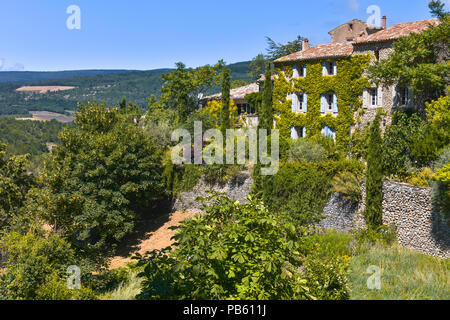 Vista esterna del villaggio di Aurel, Provenza, Francia, dipartimento Vaucluse, regione Provence-Alpes-Côte d'Azur Foto Stock