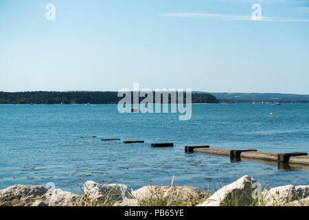 Vista del porto di Poole in una calda giornata di sole in estate, Dorset, Regno Unito Foto Stock