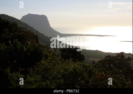 Maurizio Costa sudoccidentale: Le Morne Brabant penisola e la zona lagunare circostante Foto Stock